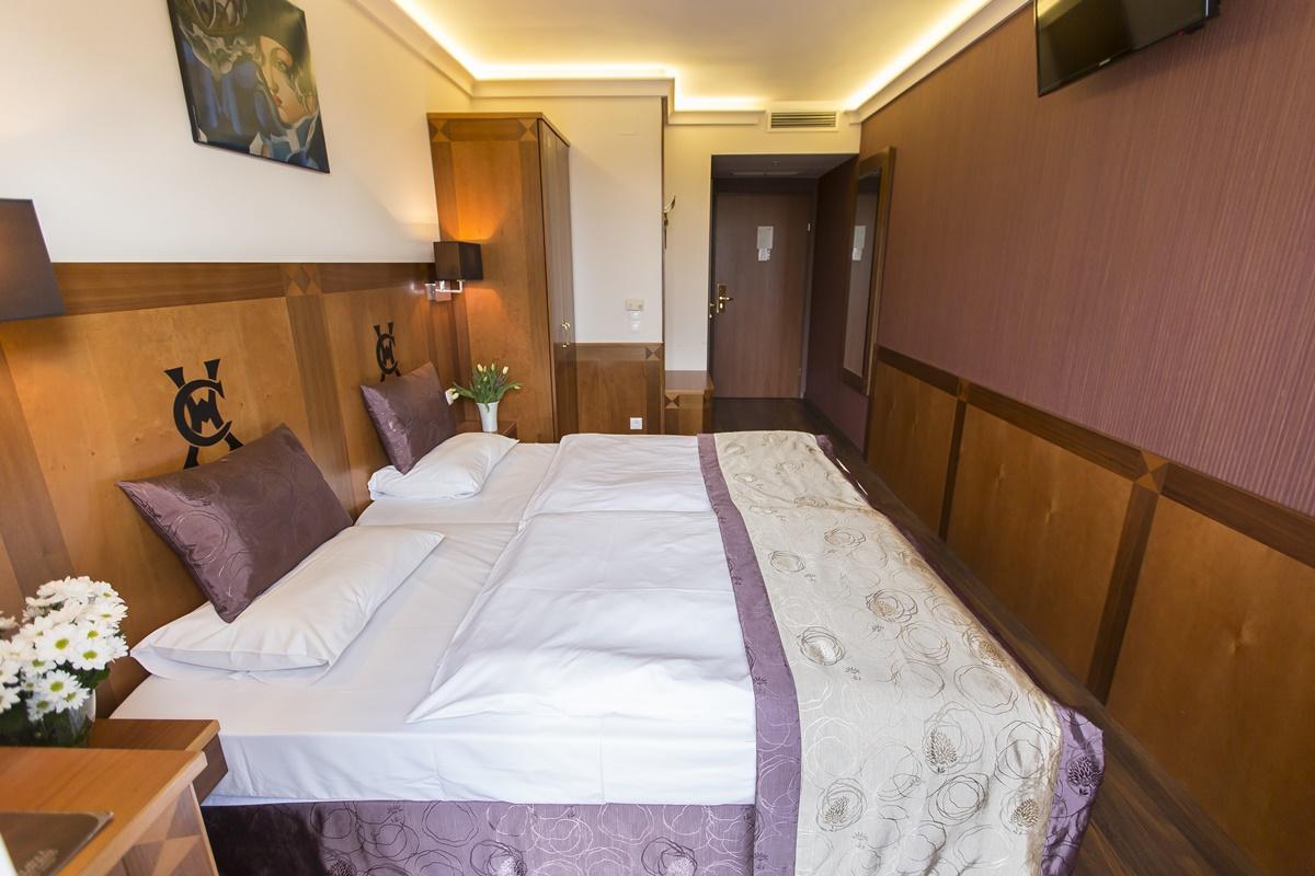 Exe Carlton Hotel 4*