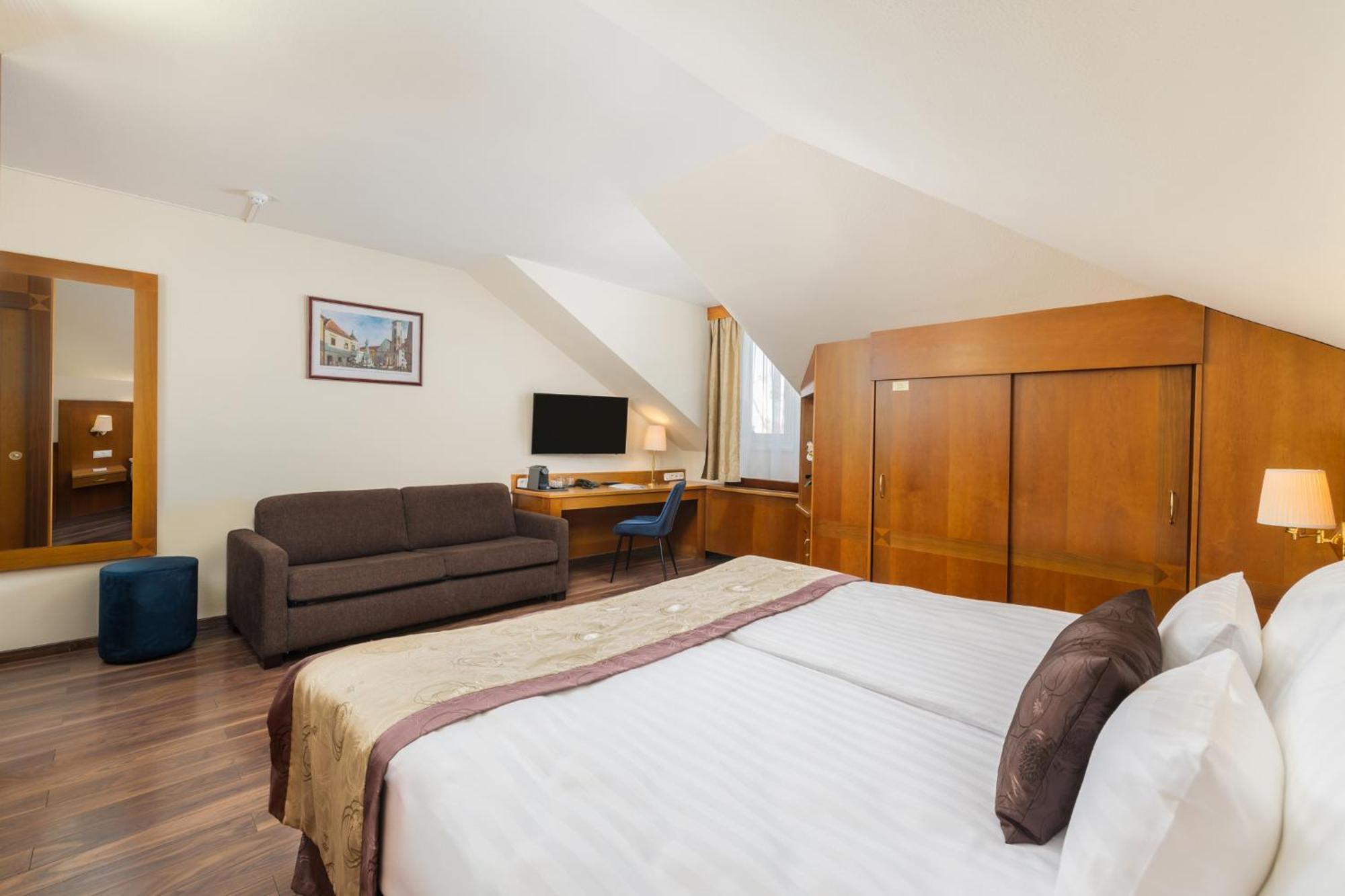 Exe Carlton Hotel 4*