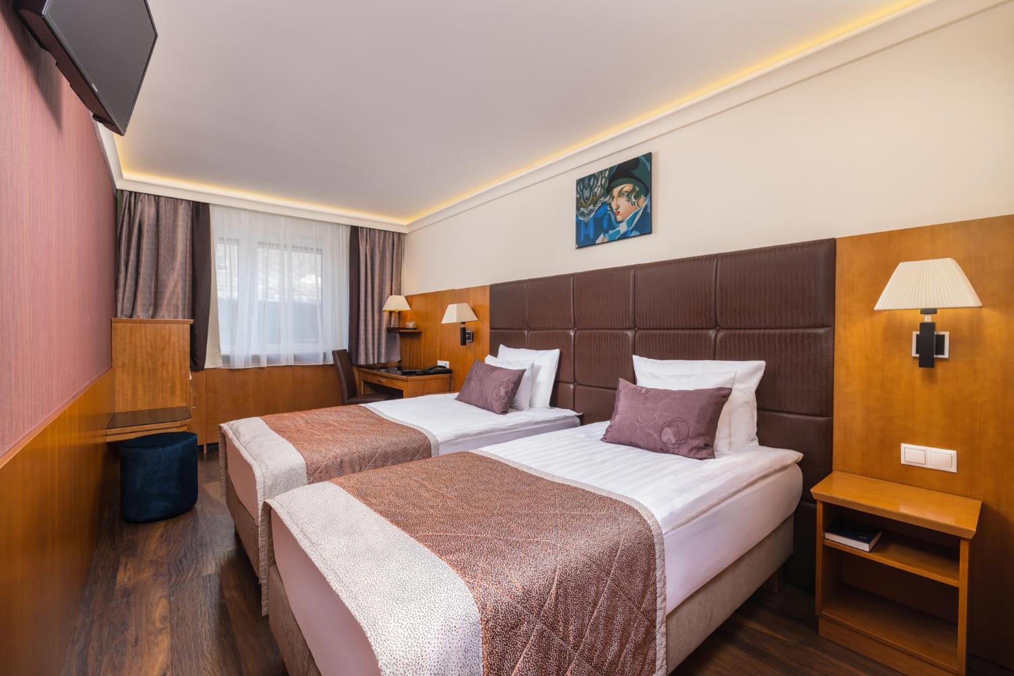 Exe Carlton Hotel