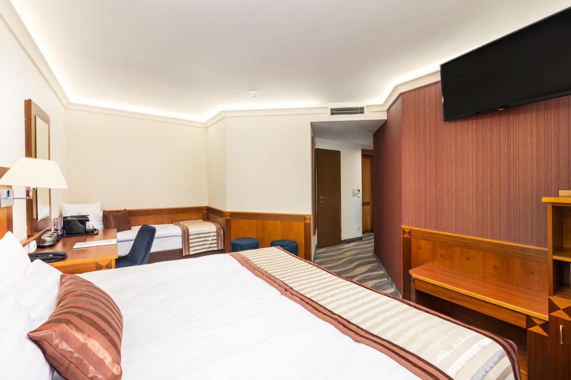Exe Carlton Hotel
